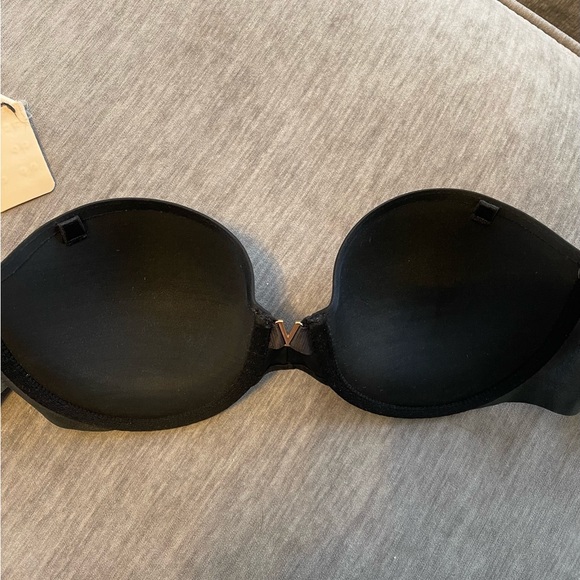 2 VS strapless bras size 32C - Picture 4 of 5